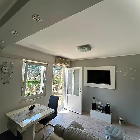 Tena Apartamento Kukuljanovo