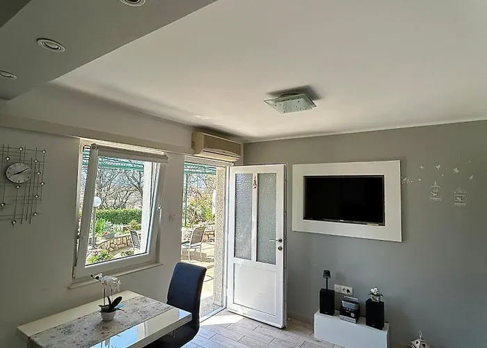 Tena شقة Kukuljanovo